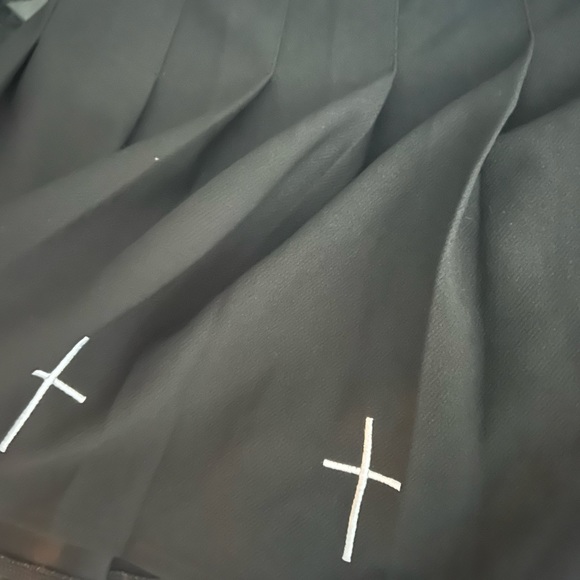 NWOT! Black, pleated Goth/Punk skirt! - Picture 2 of 3
